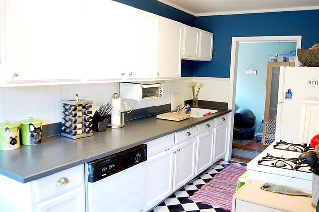 Building Photo - 1228 Grant St SE