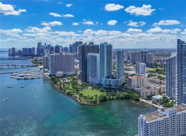Building Photo - 2000 N Bayshore Dr