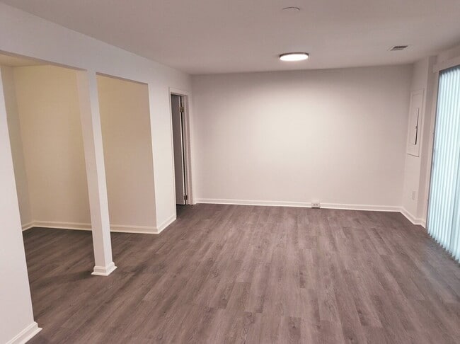 Building Photo - Spacious Alexandria Townhome in Convenient...