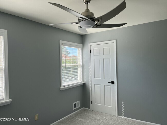 Building Photo - 53 Primrose Ln