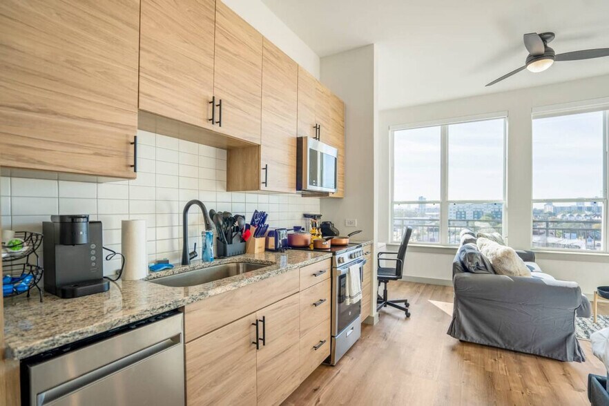 Building Photo - 1111 Shepherd Dr