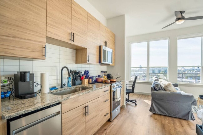 Building Photo - 1111 Shepherd Dr