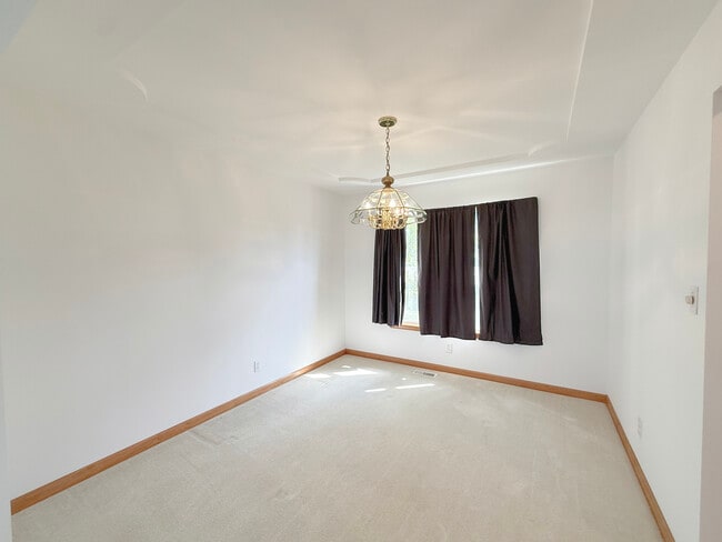Building Photo - 1278 Knolls Ave S