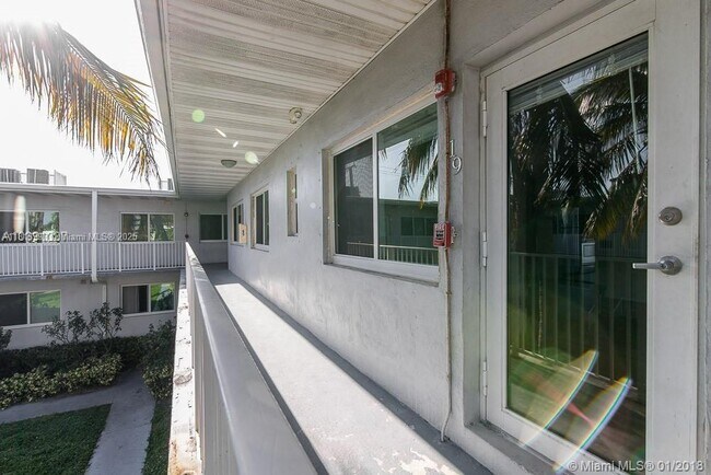 Building Photo - 7207 Bay Dr
