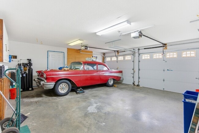 Building Photo - 10012 Double Tree Rd