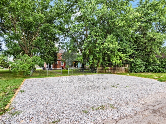 Building Photo - 806 Sullivant Ave