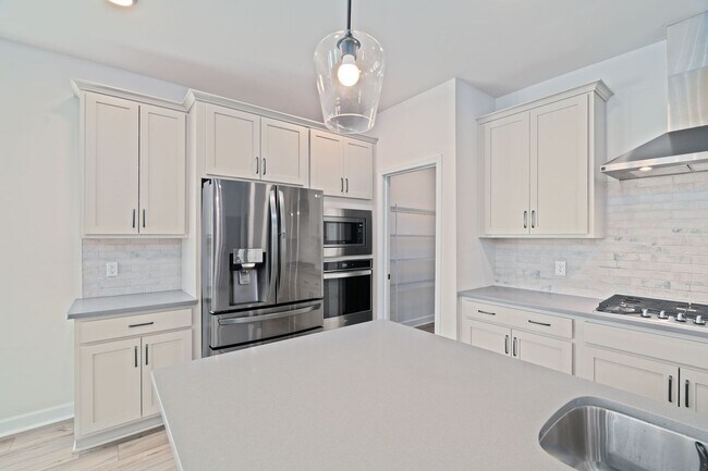 Building Photo - Elegant & Spacious Home in Summerville’s Cane Bay Community