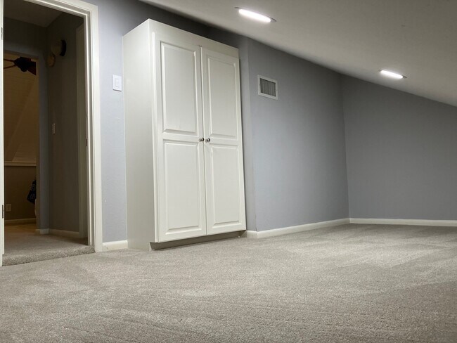 Building Photo - 12500 Melville Dr