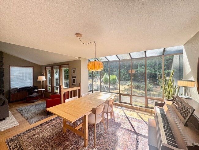 Building Photo - Cul-De-Sac Home