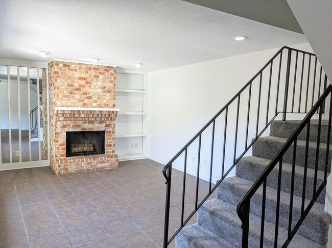 Building Photo - 850 Asheville Dr
