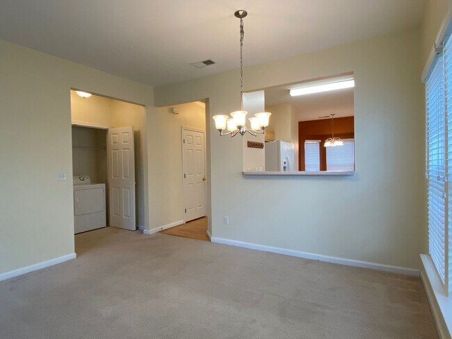 Building Photo - Updated 3 Bed, 2.5 Bath Townhome Available in Mauldin!