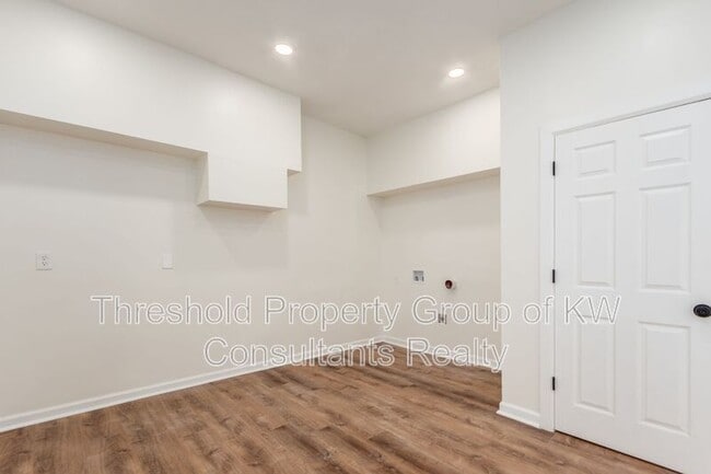 Building Photo - 865 Old Leonard Ave