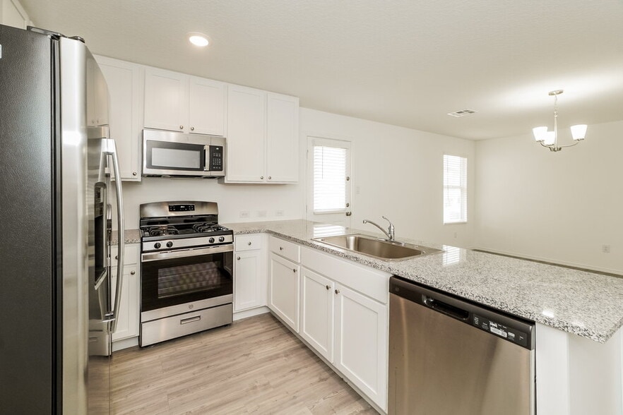 Building Photo - 2441 Double Oak Dr