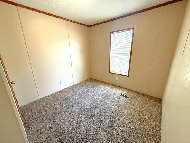 Building Photo - 3 bedroom, 2 bath Mobile Home