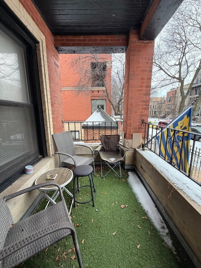 Building Photo - 3720 N Sheffield Ave