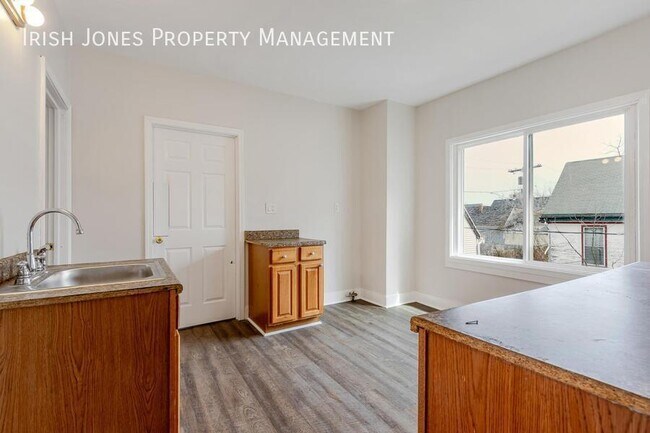 Building Photo - 308 Breckenridge St