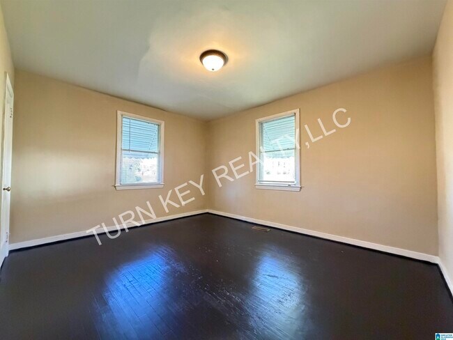 Building Photo - 305 McPherson Ave