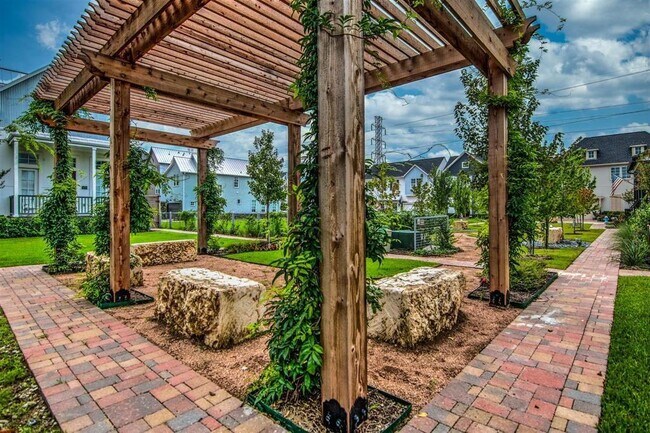 Building Photo - 8620 Emnora Ln