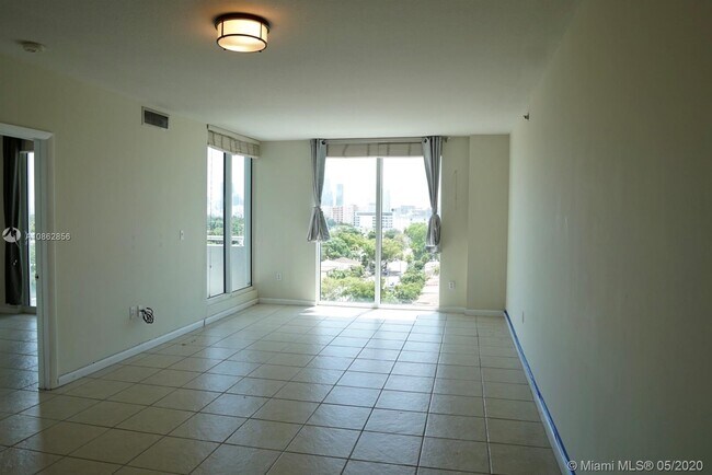 Building Photo - 1401 SW 22nd St