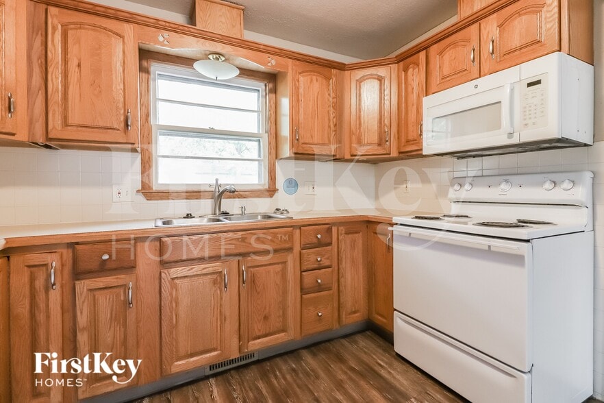 Building Photo - 3508 S Leslie Ave