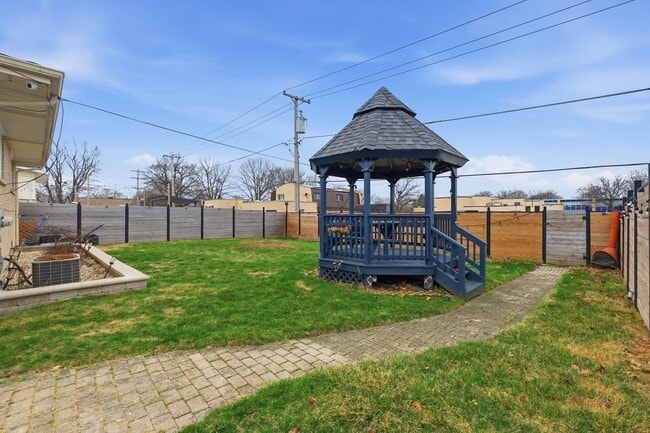 Building Photo - 9728 S Tripp Ave