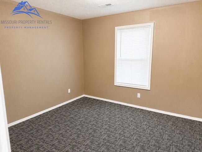 Building Photo - 5005 Peach Dr