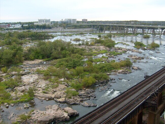 Building Photo - One Bedroom Condo Overlooking the James River in Richmond
