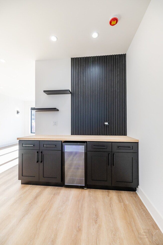 Building Photo - 3216 W Polk St