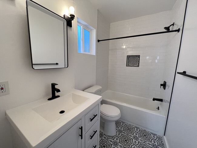 Bath/Shower - 5738 Burchard Ave