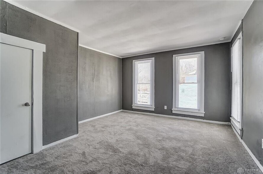 Building Photo - 810 Innisfallen Ave