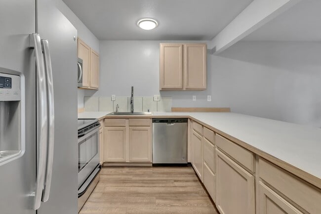 Building Photo - Peaceful Corner Townhome in the Heart of Sumner