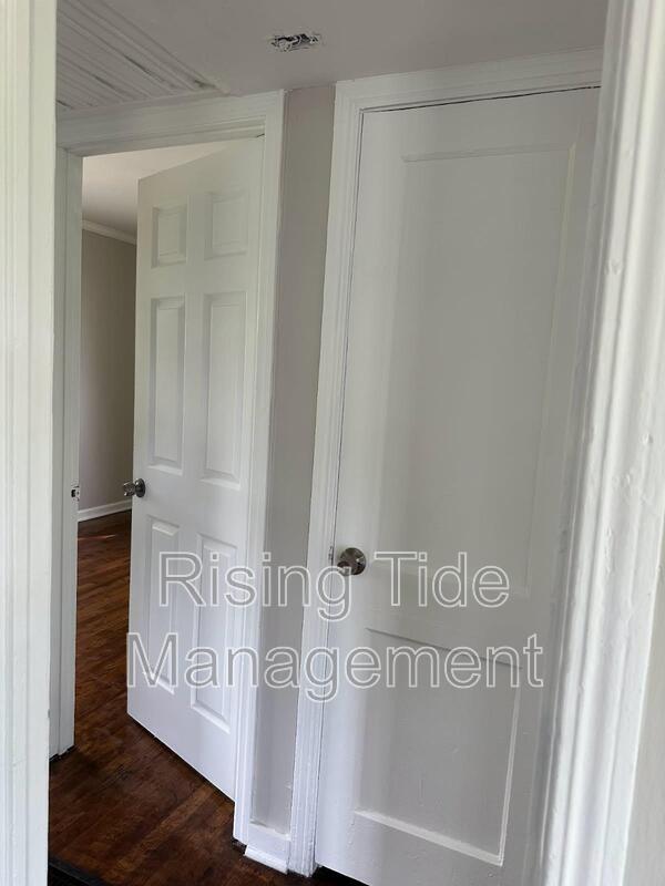 Building Photo - 3905 39th Ct N