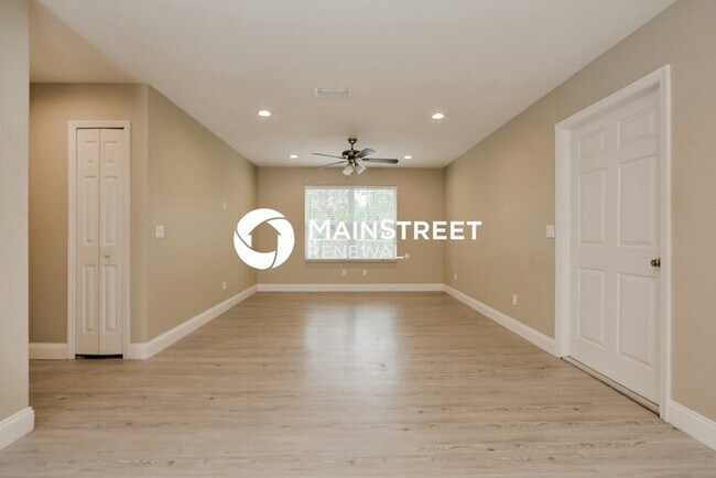 Building Photo - 4 Bedroom Pet-Friendly Home in Mount Dora, FL with Main Street Renewal
