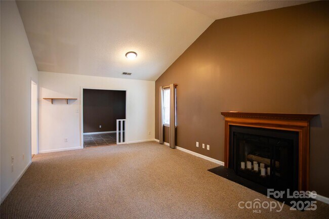 Building Photo - 322 Cottonwood Park Dr