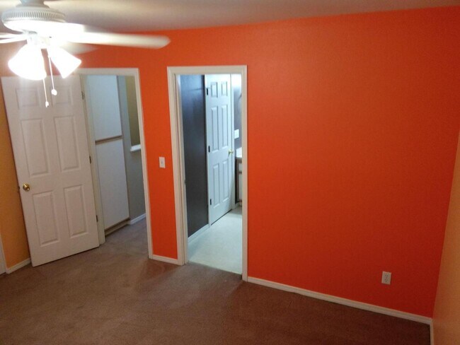 Building Photo - 479 NE Conifer Blvd