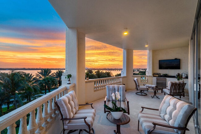 Building Photo - 3000 S Ocean Blvd