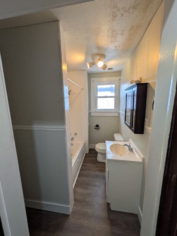 Building Photo - 220 S 8th St