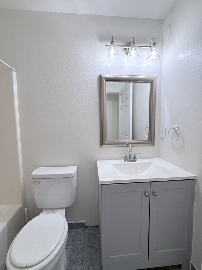 Building Photo - Moving Ready! 3-Bedroom   + 2-Bathroom + Bonus Room