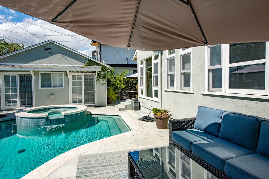 Building Photo - 13964 Peach Grove St