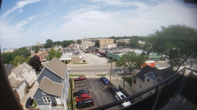 Building Photo - 336 Lathrop Ave