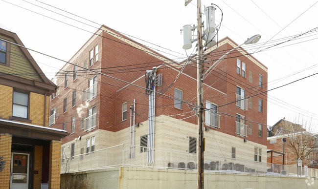 Building Photo - Ormsby Manor