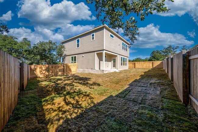 Building Photo - 104 Chalk Lake Cove