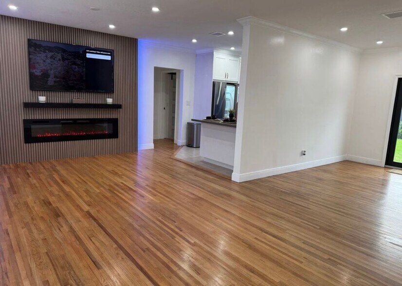 Building Photo - 9315 SW 44th St