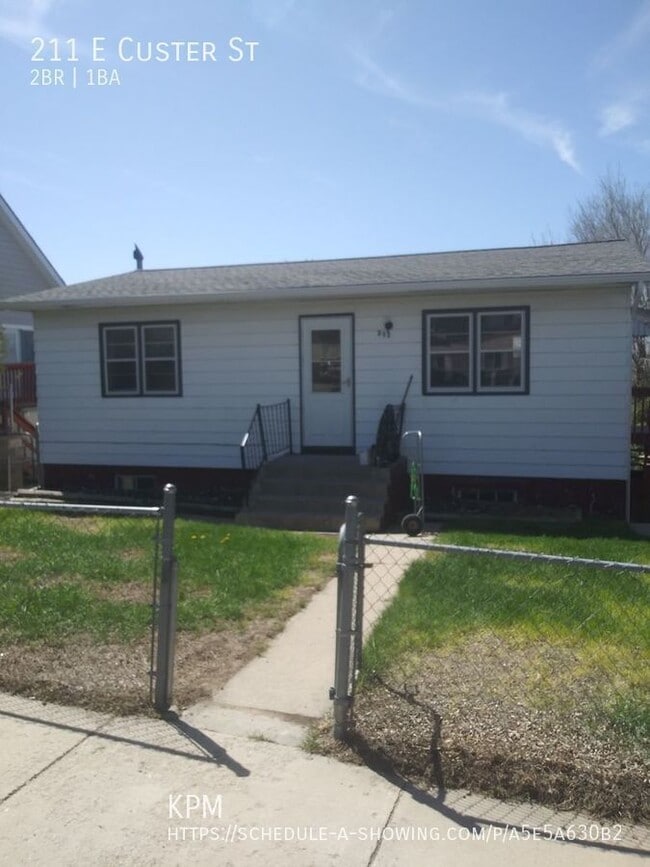 Primary Photo - 211 E Custer St