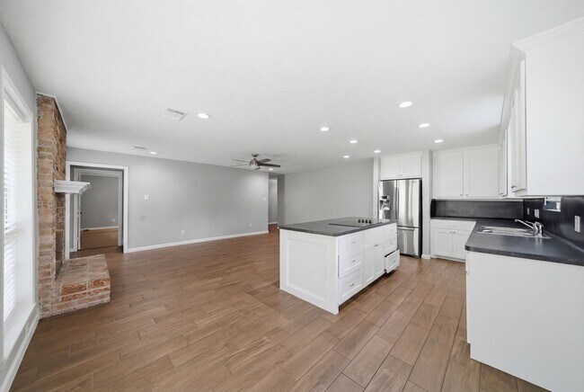 Building Photo - 7019 Oak Bough Dr