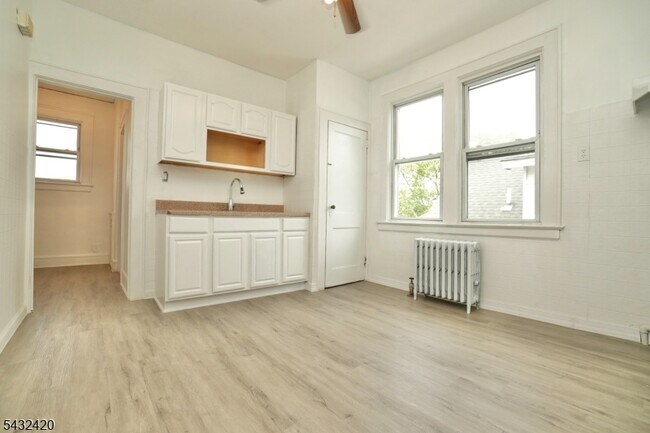 Building Photo - 428 N 12th St