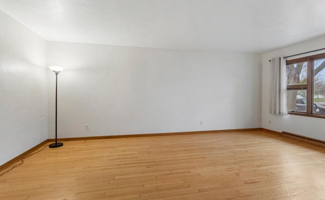 Building Photo - 1320 Alms Dr