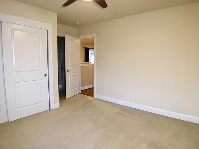 Building Photo - Stunning 3BD  Lake Shore Home with Office and Loft Area!  Gorgeous Finishes!