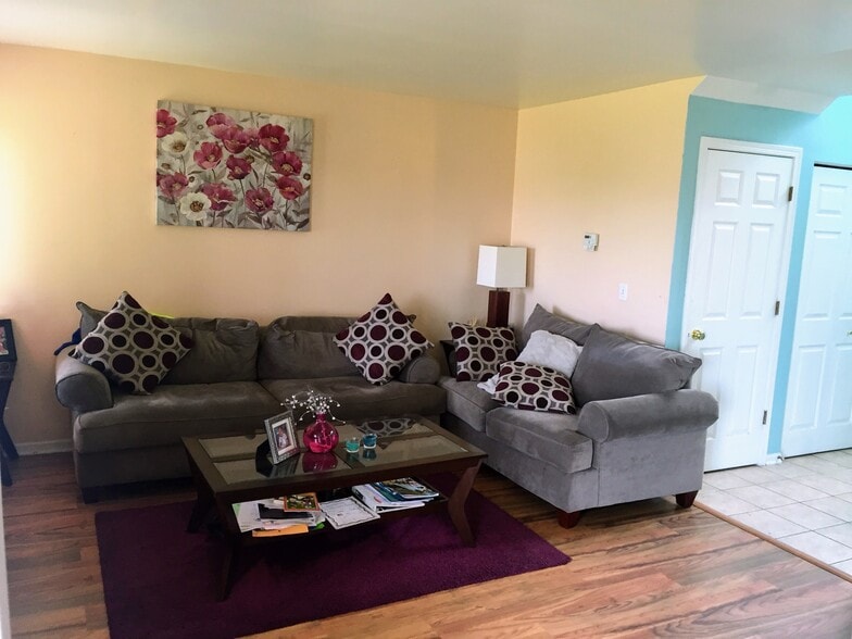 Building Photo - 1522 Meadowsedge Ln