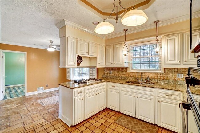 Building Photo - 648 Cativo Dr SW